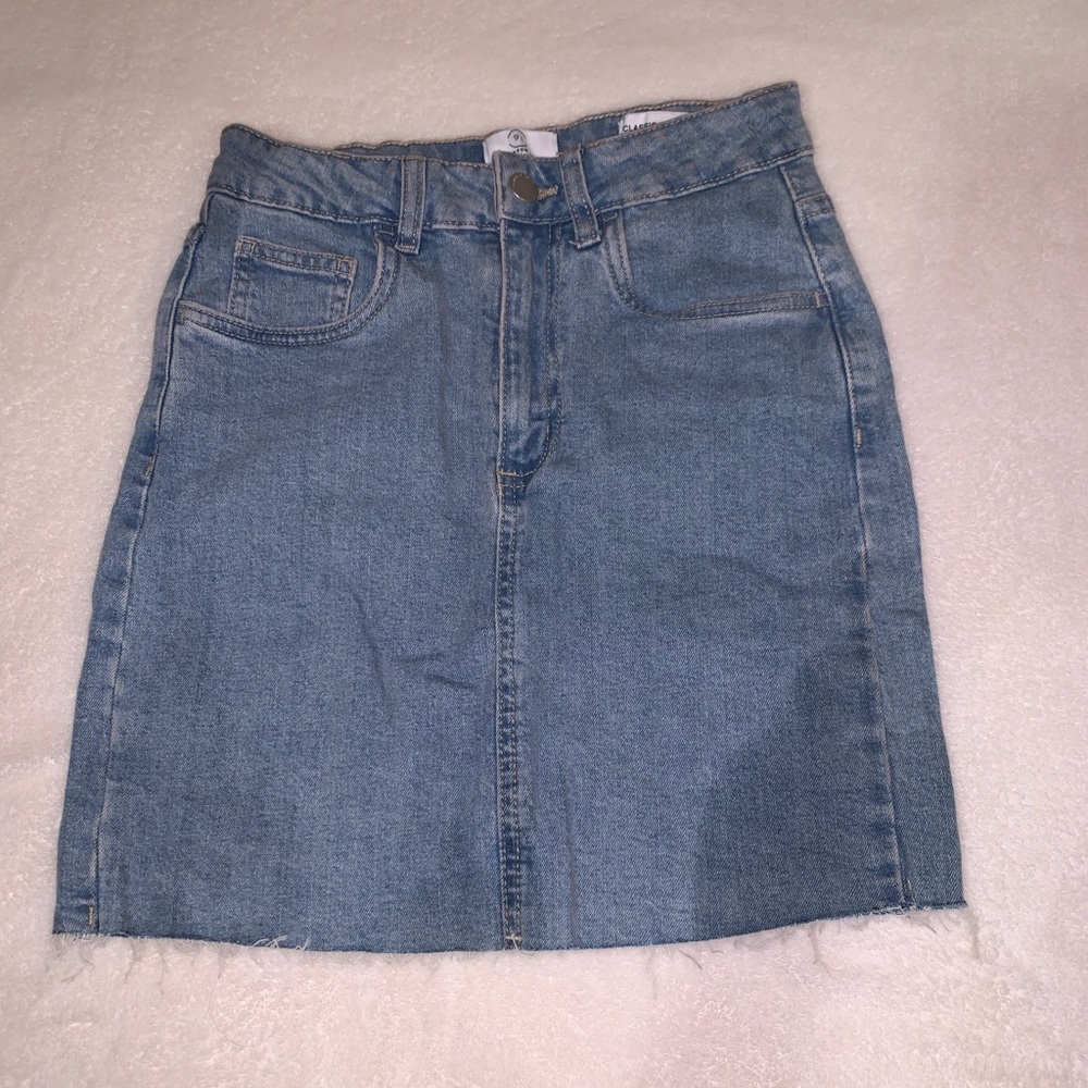 Never worn, too small